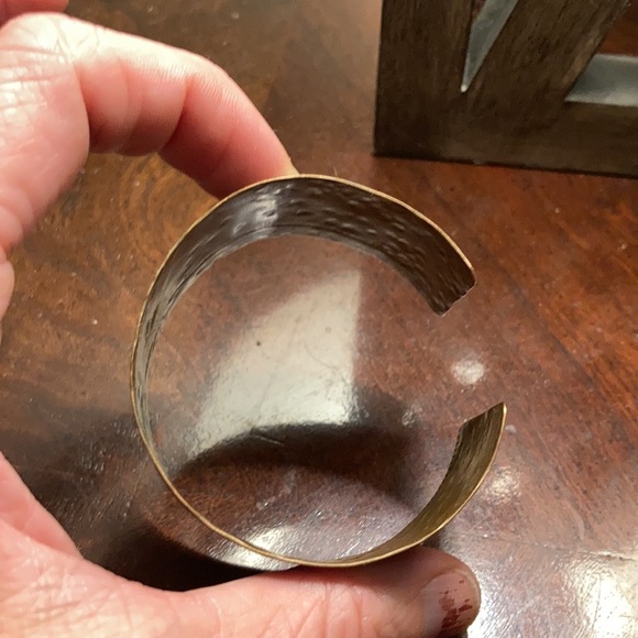 Hand crafted copper hammered cuff bracelet - Picture 4 of 7